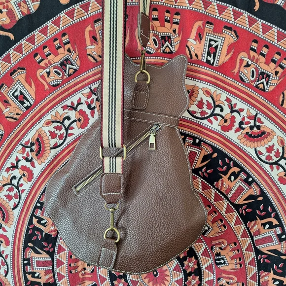 Cat Shaped Faux Leather Crossbody Sling Bag and Mouse Coin Purse Set - Picture 2 of 8